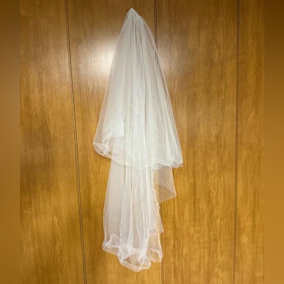 Brides & Hairpins Fingertip Layer Veil